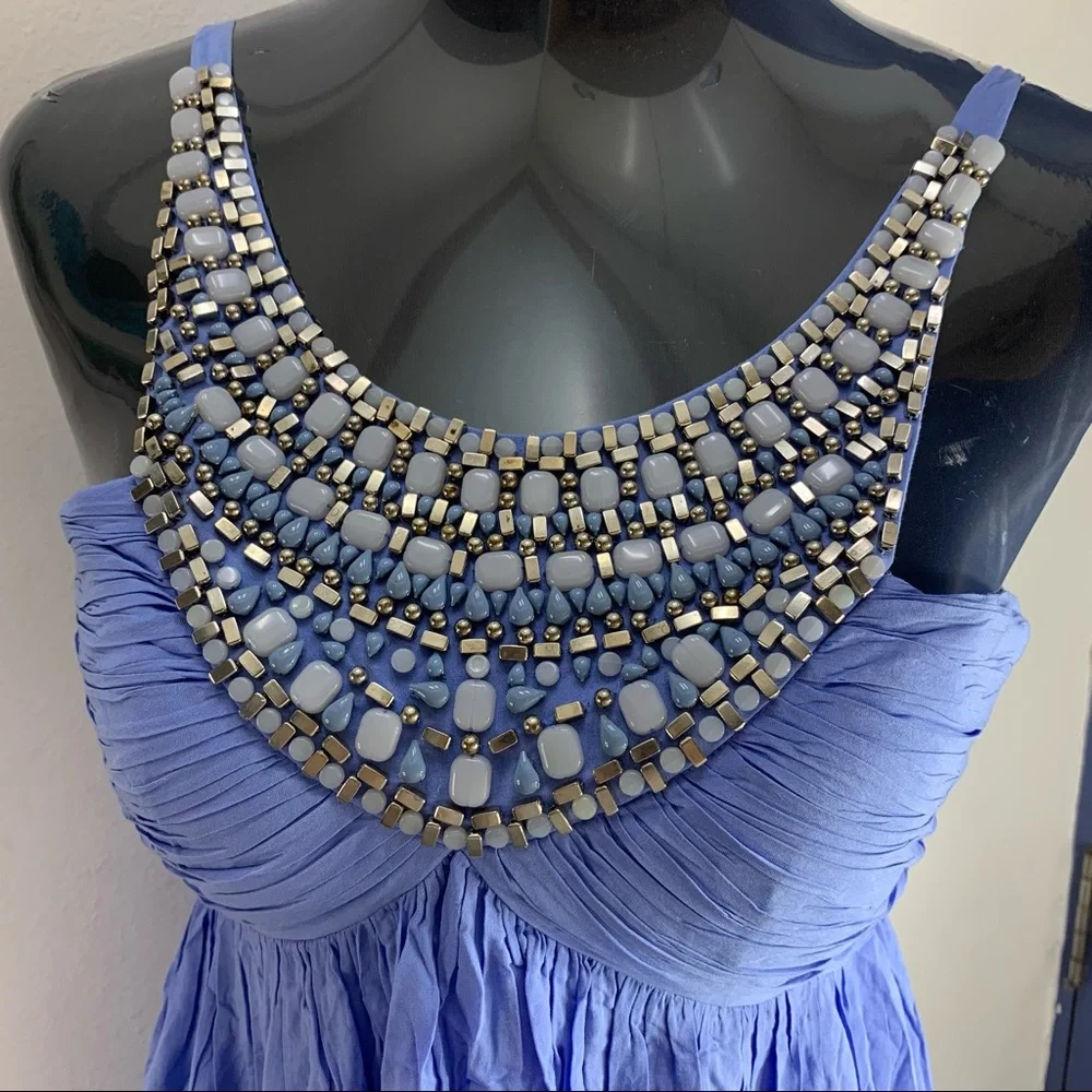 ๐ FOREVER NEW Dress with the Neck Design of Stitched Handcrafted Stones - Picture 5 of 11